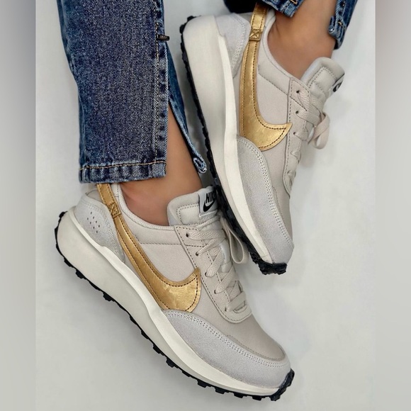 Nike Shoes - Nike waffle debut sneakers